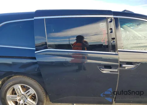 2011 Honda Odyssey Touring z USA, uszkodzony, nr VIN 5FNRL5H96BB037184